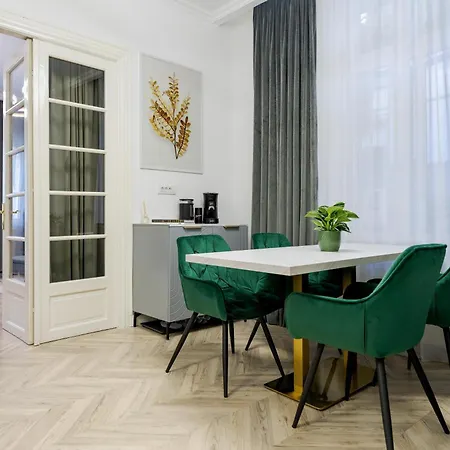 Daire High Ceilings Garden - Parking - Invoice At Request *