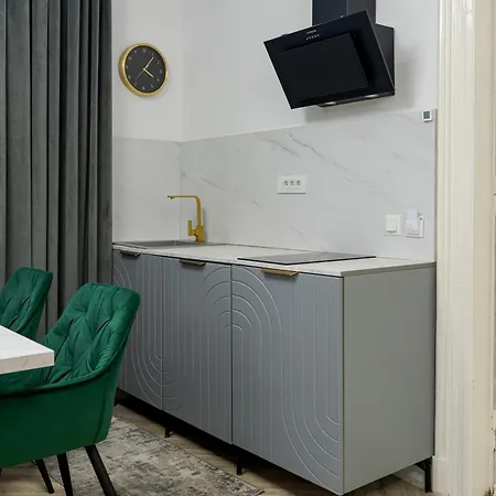 High Ceilings Garden - Parking - Invoice At Request