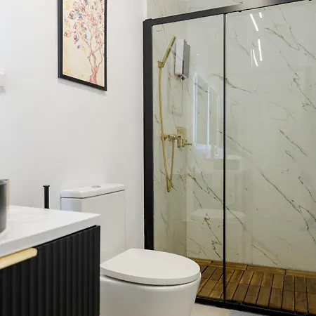 Apartment High Ceilings Garden - Parking - Invoice At Request *