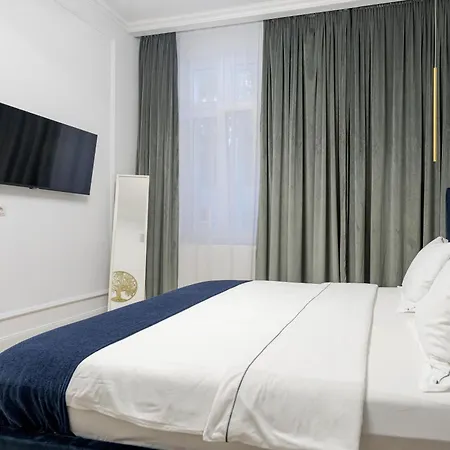 High Ceilings Garden - Parking - Invoice At Request