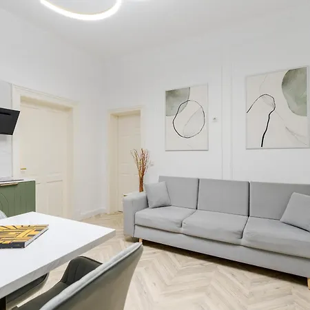 High Ceilings Garden - Parking - Invoice At Request