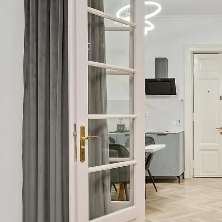 Daire High Ceilings Garden - Parking - Invoice At Request