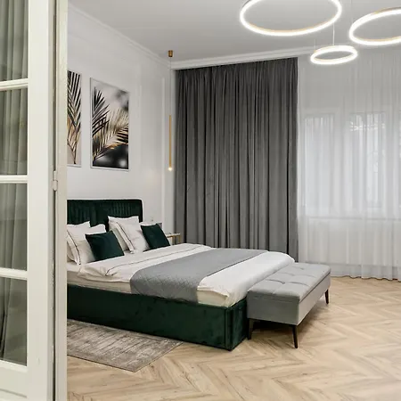 High Ceilings Garden - Parking - Invoice At Request Apartament