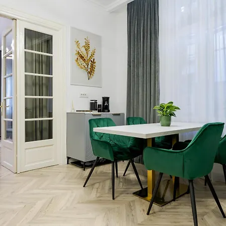 High Ceilings Garden - Parking - Invoice At Request *