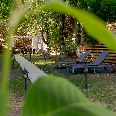 High Ceilings Garden - Parking - Invoice At Request Apartament