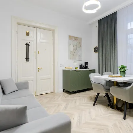 Apartment High Ceilings Garden - Parking - Invoice At Request