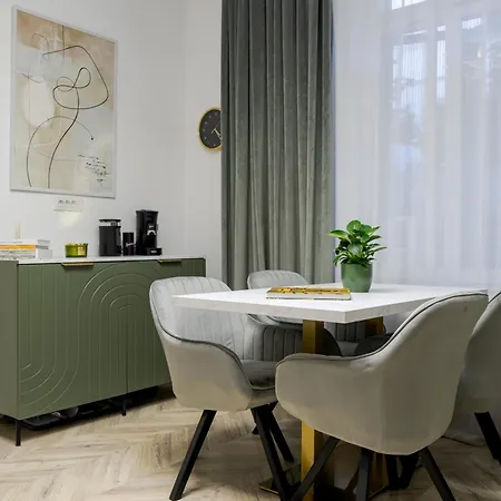 High Ceilings Garden - Parking - Invoice At Request
