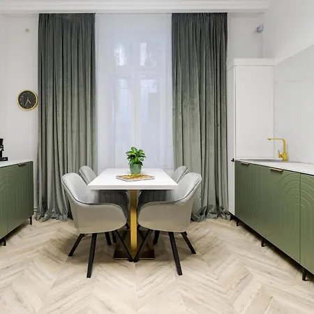High Ceilings Garden - Parking - Invoice At Request Apartment *