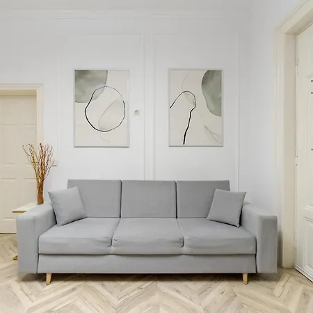High Ceilings Garden - Parking - Invoice At Request Apartament *
