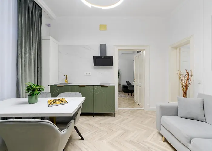 High Ceilings Garden - Parking - Invoice At Request