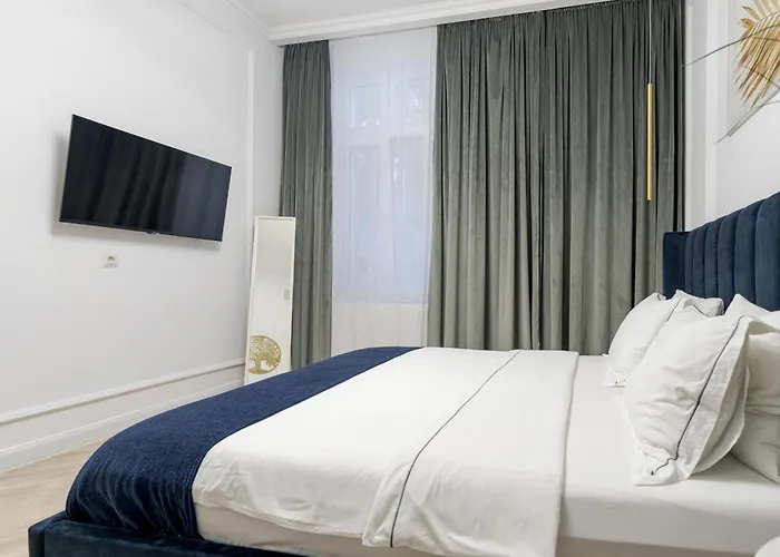 High Ceilings Garden - Parking - Invoice At Request