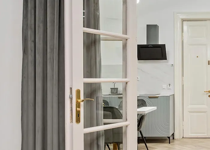 Apartment High Ceilings Garden - Parking - Invoice At Request