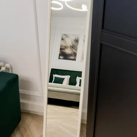 High Ceilings Garden - Parking - Invoice At Request Appartement