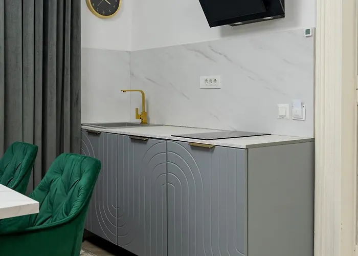 High Ceilings Garden - Parking - Invoice At Request