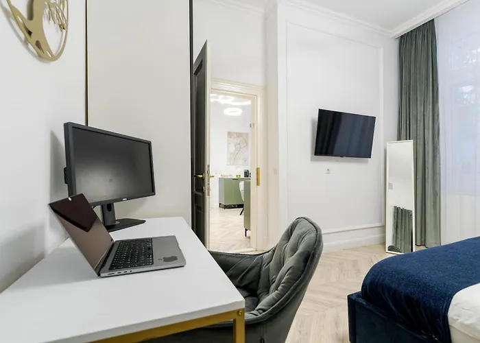 High Ceilings Garden - Parking - Invoice At Request *