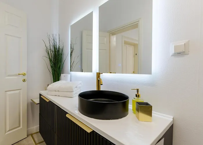 High Ceilings Garden - Parking - Invoice At Request Apartman Bukarest