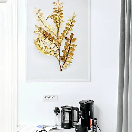 High Ceilings Garden - Parking - Invoice At Request *