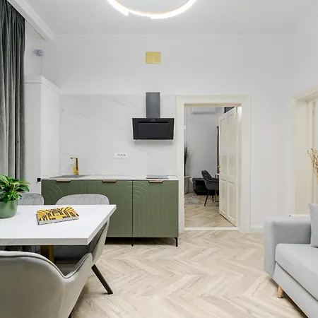 High Ceilings Garden - Parking - Invoice At Request